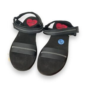 Moschino Shoes Sandals Zigzag Eva30 Black Flat Athletic Beach Water Size 7.5 NWT